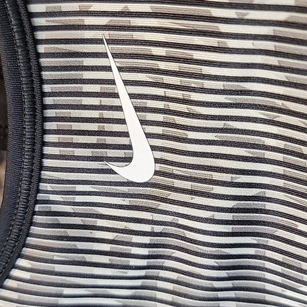 NWOT Nike Big Girl's Reversible Sports Bra Size M - Picture 2 of 5